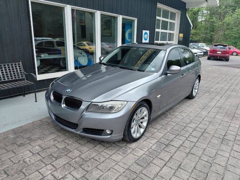 Used 2011 BMW 328i xDrive Sedan AWD/4WD image 3