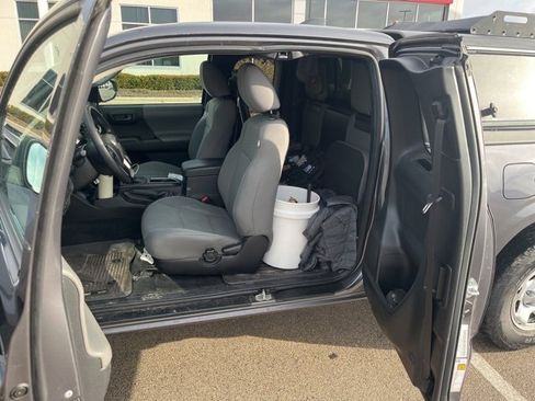 Used 2022 Toyota Tacoma SR image 10