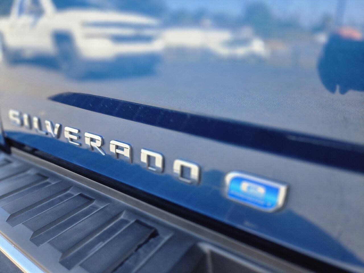 Used 2018 Chevrolet Silverado 1500 LT w/ LT Eassist Package AWD/4WD image 13