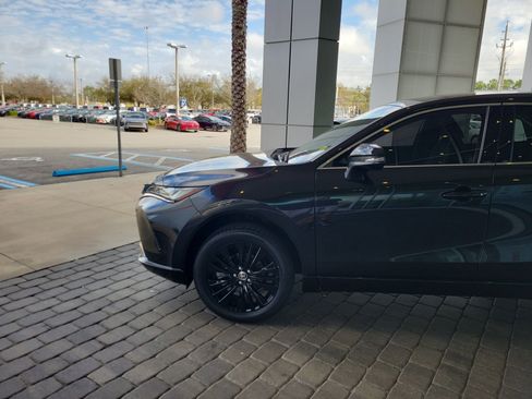 Certified 2023 Toyota Venza Nightshade image 2