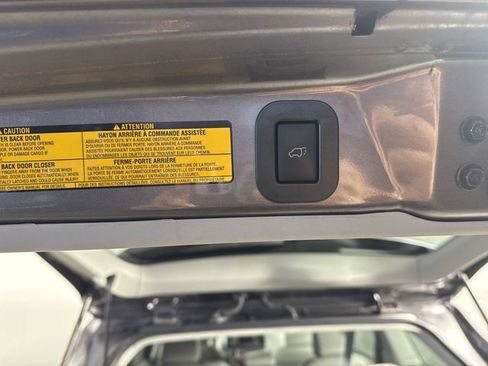 Used 2013 Toyota Sienna XLE image 35