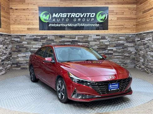 Used 2023 Hyundai Elantra Limited w/ Preferred Accessory Package FWD image 4