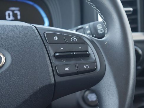 Used 2025 Hyundai Venue SEL FWD image 9
