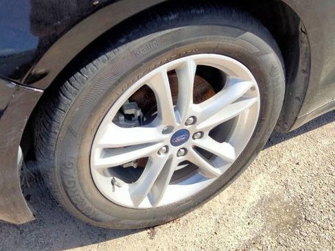 Used 2018 Ford Fusion SE image 16