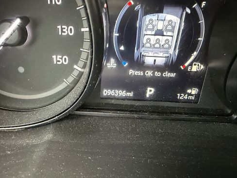 Used 2017 Land Rover Discovery Sport HSE Luxury image 18