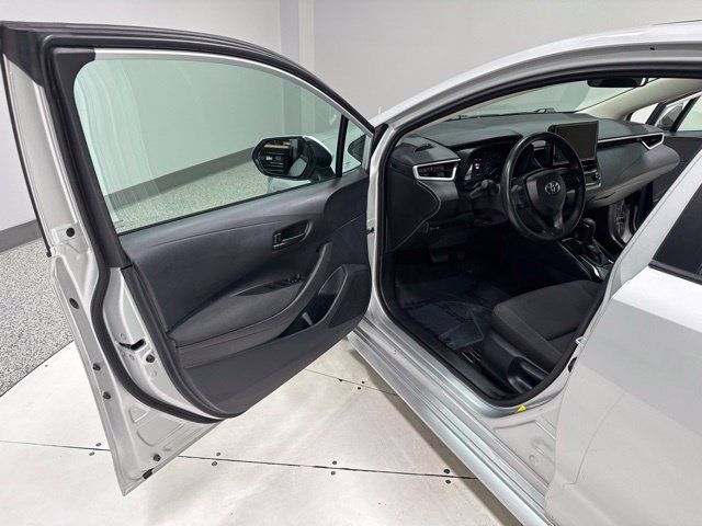 Used 2024 Toyota Corolla LE w/ LE Premium Package FWD image 8