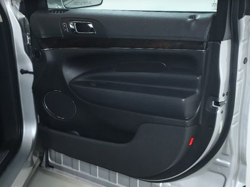 Used 2013 Lincoln MKT AWD image 34