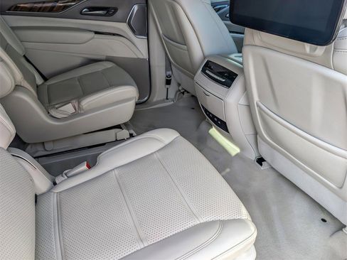 Certified 2022 Cadillac Escalade Premium Luxury Platinum image 18