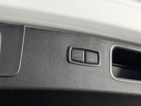 New 2026 Porsche Macan AWD/4WD image 18