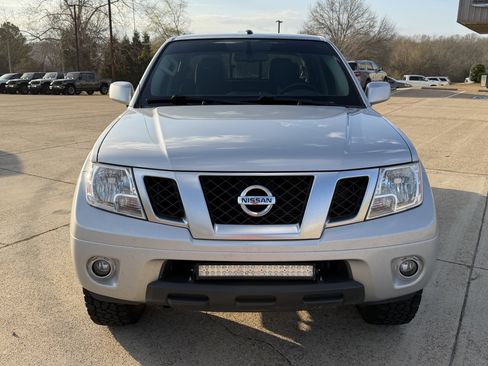 Used 2019 Nissan Frontier PRO-4X image 3