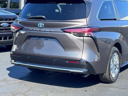 Used 2023 Toyota Sienna Platinum AWD/4WD image 43