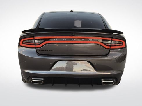 Used 2018 Dodge Charger SXT w/ Blacktop Package image 9