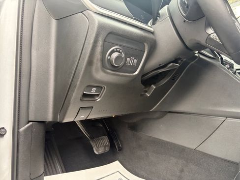 Used 2023 Jeep Grand Cherokee Altitude image 24