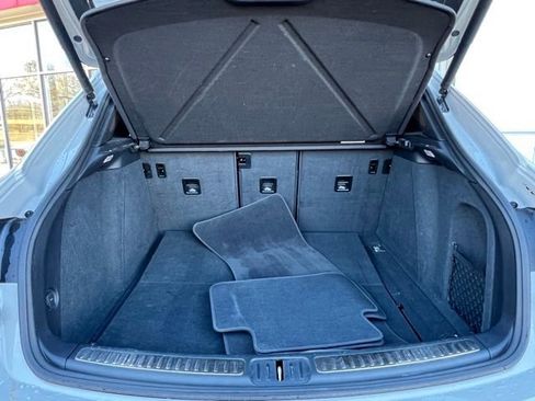 Used 2023 Porsche Macan Turbo image 33