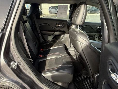 Used 2020 Jeep Cherokee Trailhawk image 27