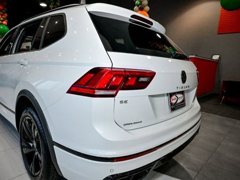 Used 2024 Volkswagen Tiguan SE R-Line image 12