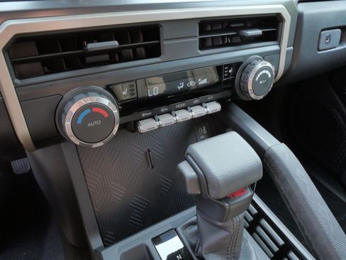 Certified 2025 Toyota Tacoma TRD Off-Road AWD/4WD image 24