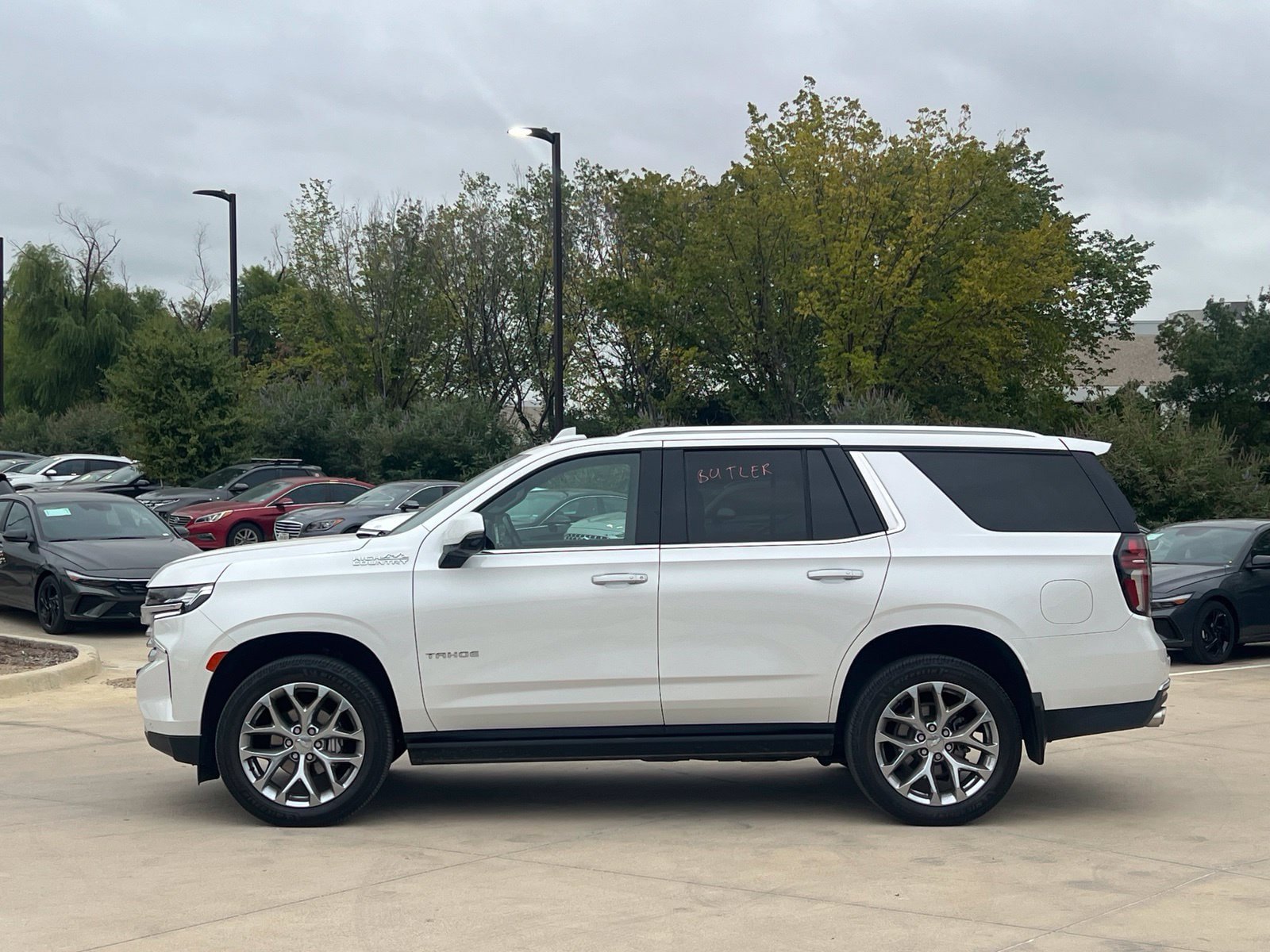 Used 2021 Chevrolet Tahoe High Country w/ Premium Package AWD/4WD image 6
