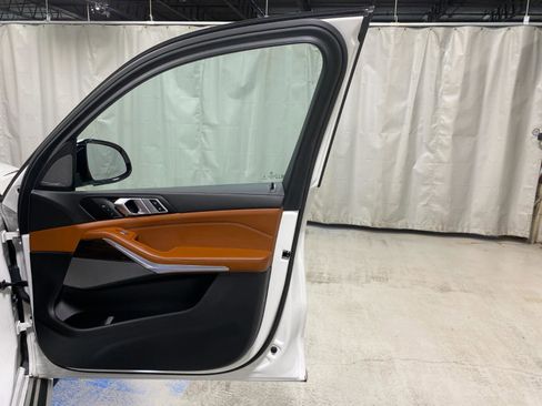 Used 2025 BMW X7 xDrive40i w/ M Sport Package image 22