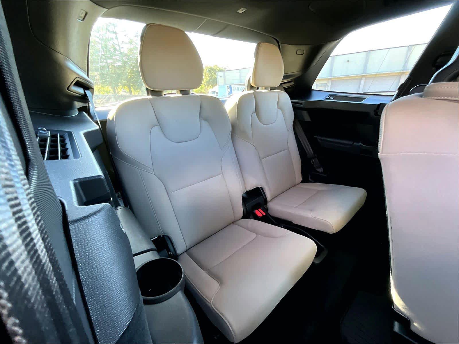 Used 2026 Volvo XC90 T8 Plus w/ Protection Package Premier AWD/4WD image 32