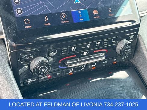 Used 2024 Jeep Grand Cherokee L Limited w/ Luxury Tech Group II image 18