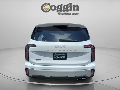 Used 2024 Kia Telluride EX w/ EX Captain's Chair Package FWD image 4