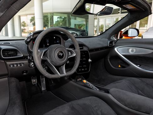 Used 2025 McLaren Artura Spider RWD image 47