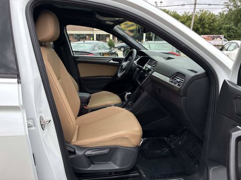 Certified 2024 Volkswagen Tiguan SE R-Line AWD/4WD image 9