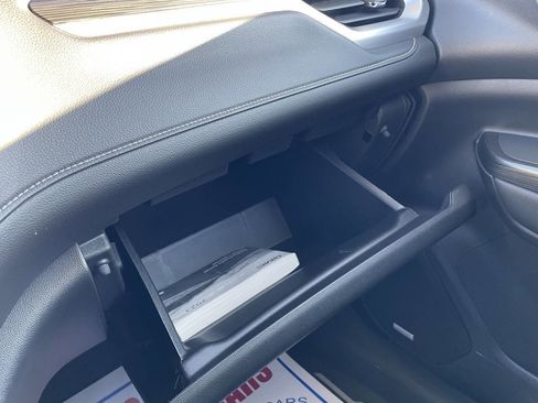 Used 2023 GMC Acadia SLT w/ Preferred Package image 32