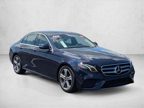 Used 2020 Mercedes-Benz E 350 4MATIC Sedan image 3