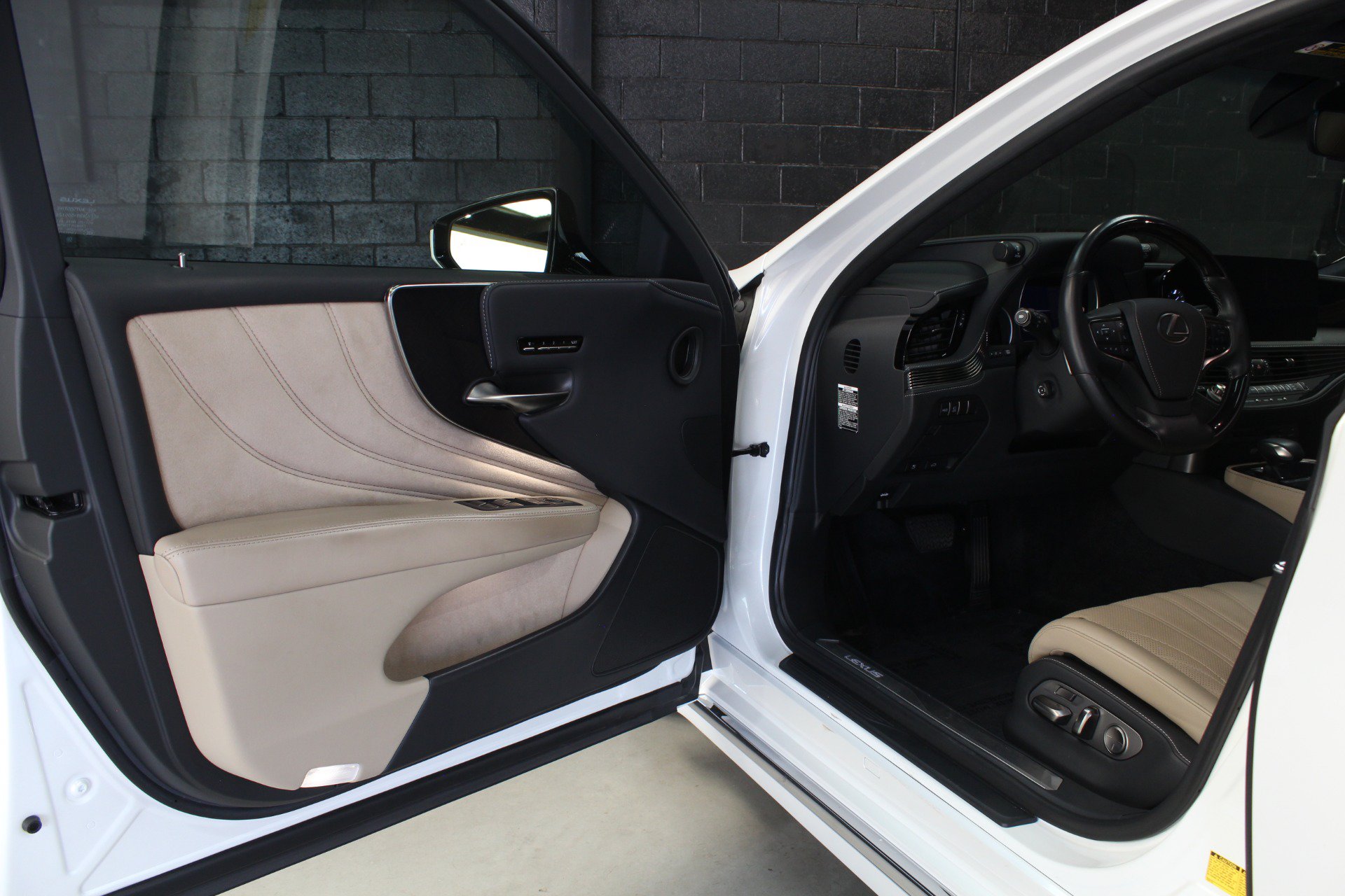 Used 2022 Lexus LS 500 w/ Interior Upgrade Package RWD image 30