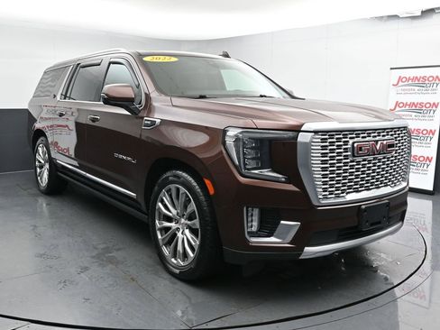 Used 2022 GMC Yukon XL Denali w/ Denali Ultimate Package image 4