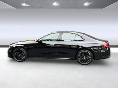 Used 2024 Mercedes-Benz E 350 4MATIC Sedan image 2
