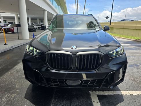 New 2026 BMW X5 xDrive40i w/ M Sport Package AWD/4WD image 2
