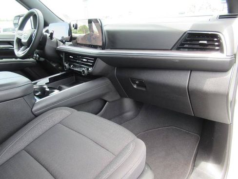 Used 2025 Chevrolet Tahoe LS AWD/4WD image 11