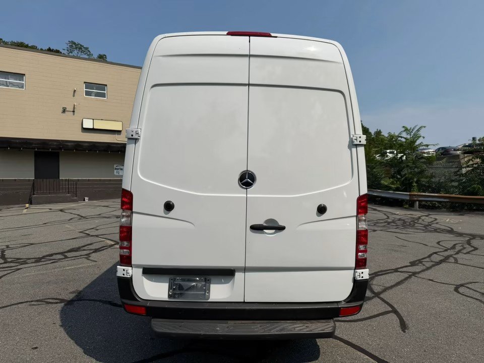 Used 2017 Freightliner Sprinter 2500 RWD image 8