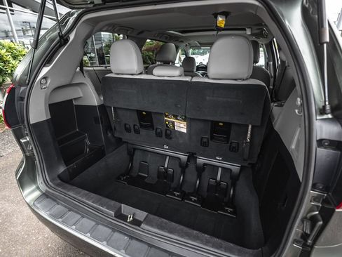 Used 2020 Toyota Sienna Limited AWD/4WD image 33