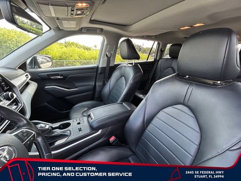 Used 2023 Toyota Highlander XLE FWD image 13