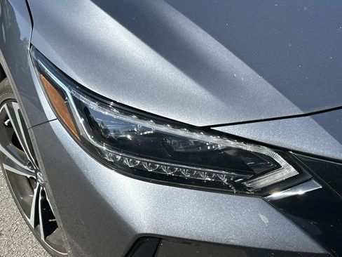Used 2022 Nissan Sentra SR w/ SR Premium Package FWD image 3