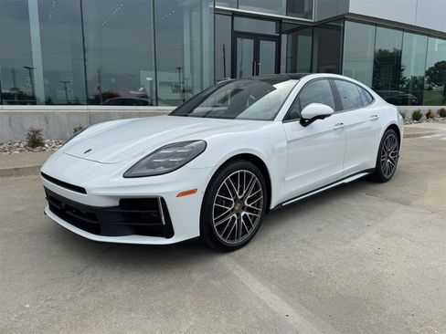 New 2025 Porsche Panamera 4 image 1