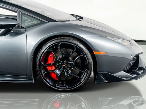 Used 2017 Lamborghini Huracan LP 610-4 image 7