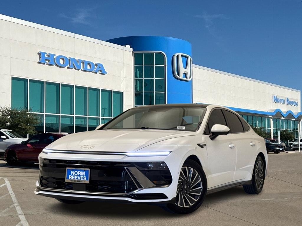 Used 2025 Hyundai Sonata Limited FWD image 1