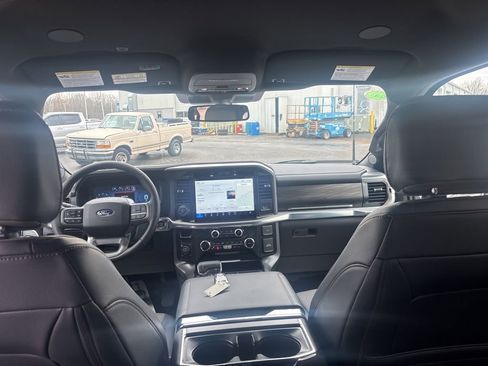 New 2025 Ford F150 Lariat w/ Equipment Group 502A High image 18