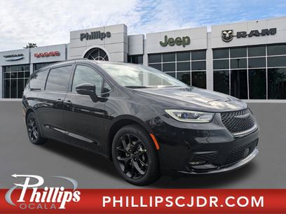 New 2026 Chrysler Pacifica Select