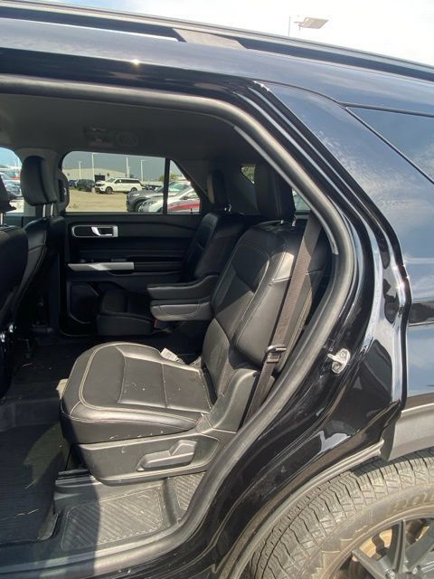 Used 2022 Ford Explorer XLT w/ Equipment Group 202A AWD/4WD image 10