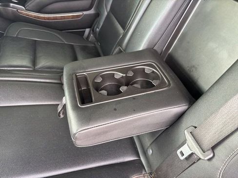 Used 2020 Chevrolet Suburban LT RWD image 32