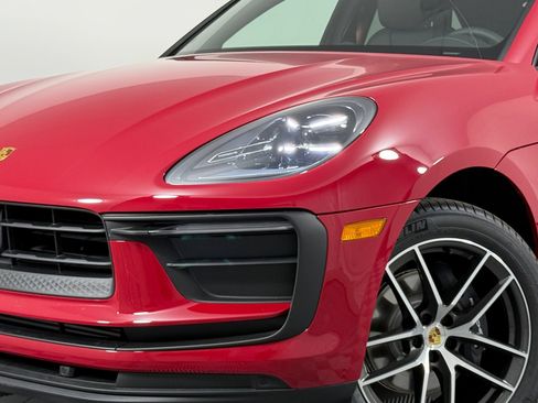 Certified 2026 Porsche Macan AWD/4WD image 12