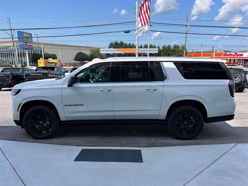 Used 2025 Chevrolet Suburban Premier image 6