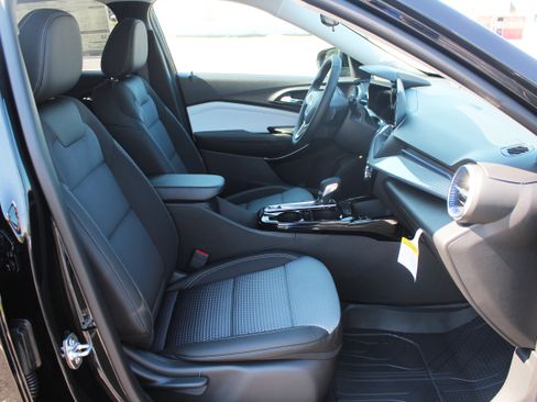 New 2025 Chevrolet Trax LT w/ Driver Confidence Package image 45