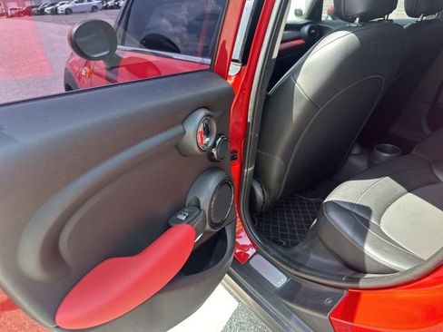 Used 2017 MINI Cooper 4-Door Hardtop FWD image 12